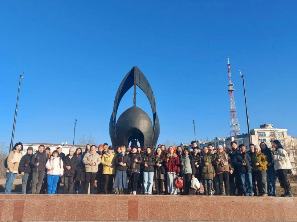 Студенты БГСХА возложили цветы к мемориалу в знак скорби о жертвах теракта в Крокусе