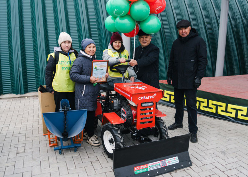 Ученики агрокласса из Закаменского района выиграли минитрактор на выставке «БайкалАгро»