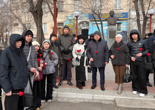 В Бурятии 90-летие Владимира Саганова отметили торжественным собранием общественности