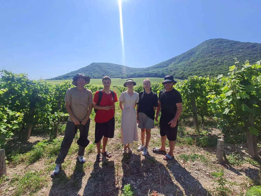 Студенты Бурятской ГСХА проходят практику на винодельне «Криница»