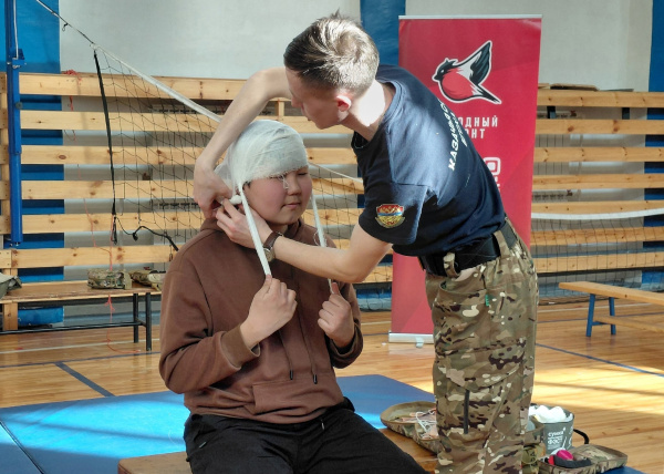 Кадеты казачьего класса школы №52 освоили навыки спасения жизней